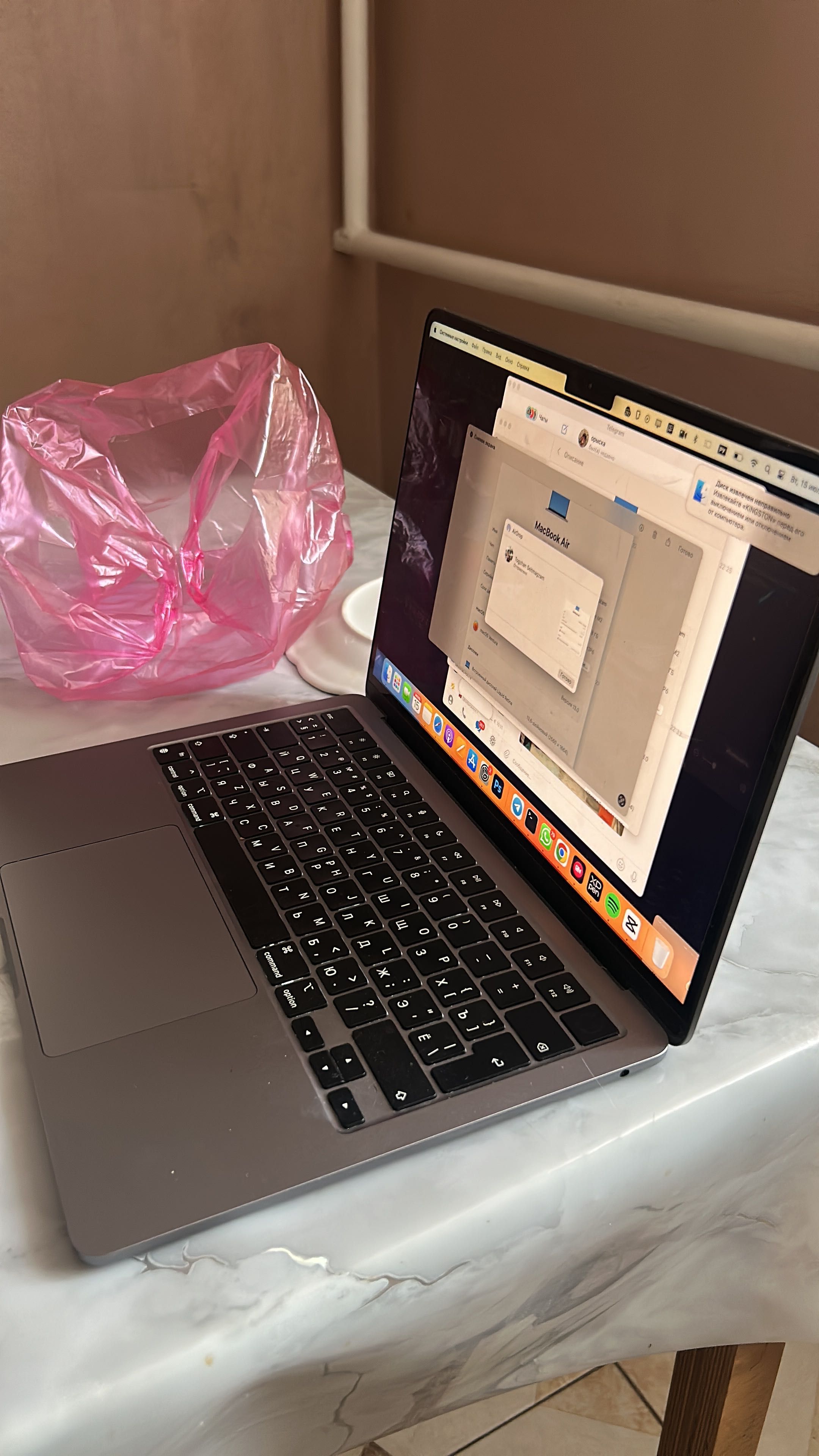 ПРОДАМ MacBook Air
