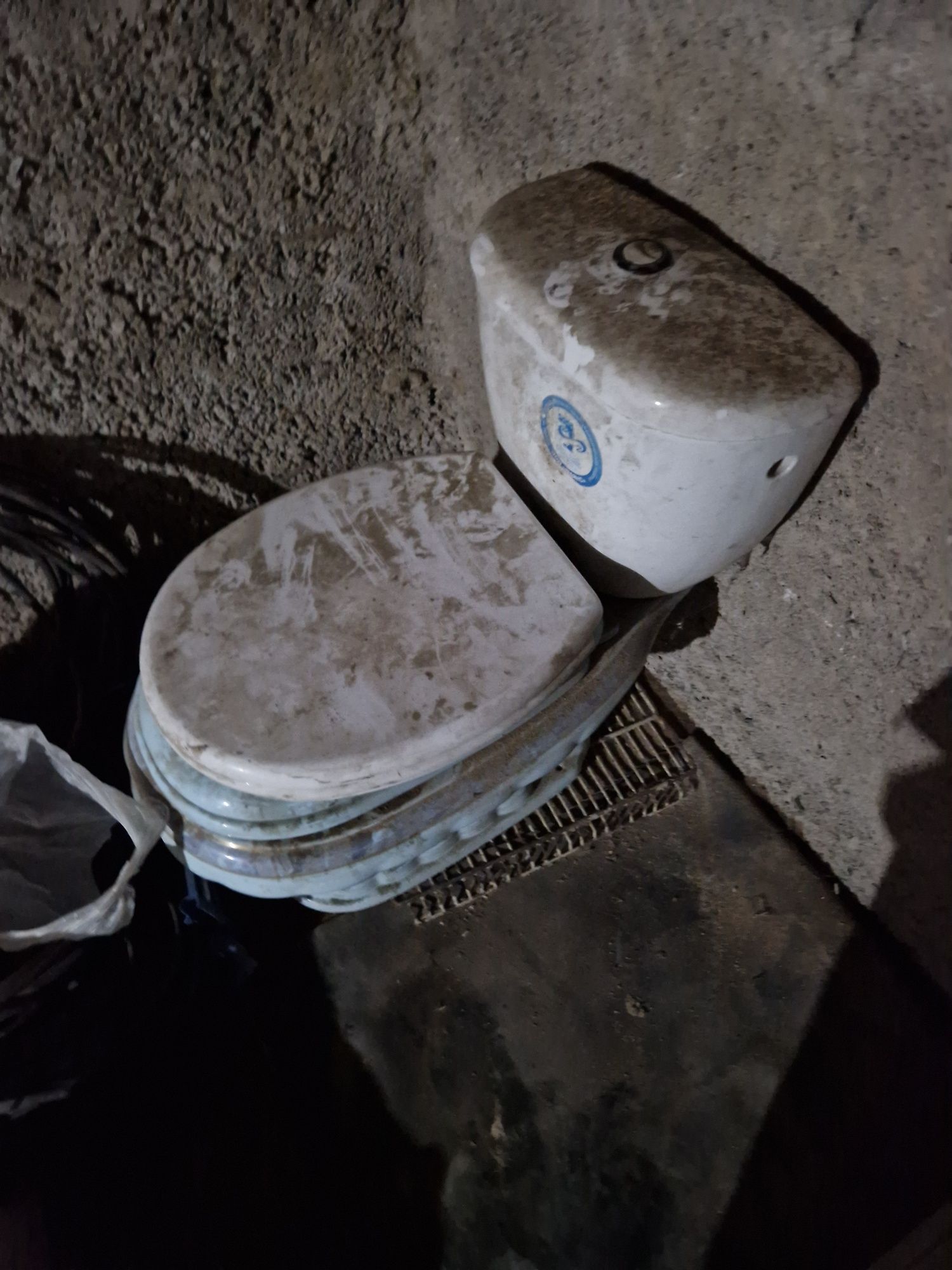 Продам бу унитазы