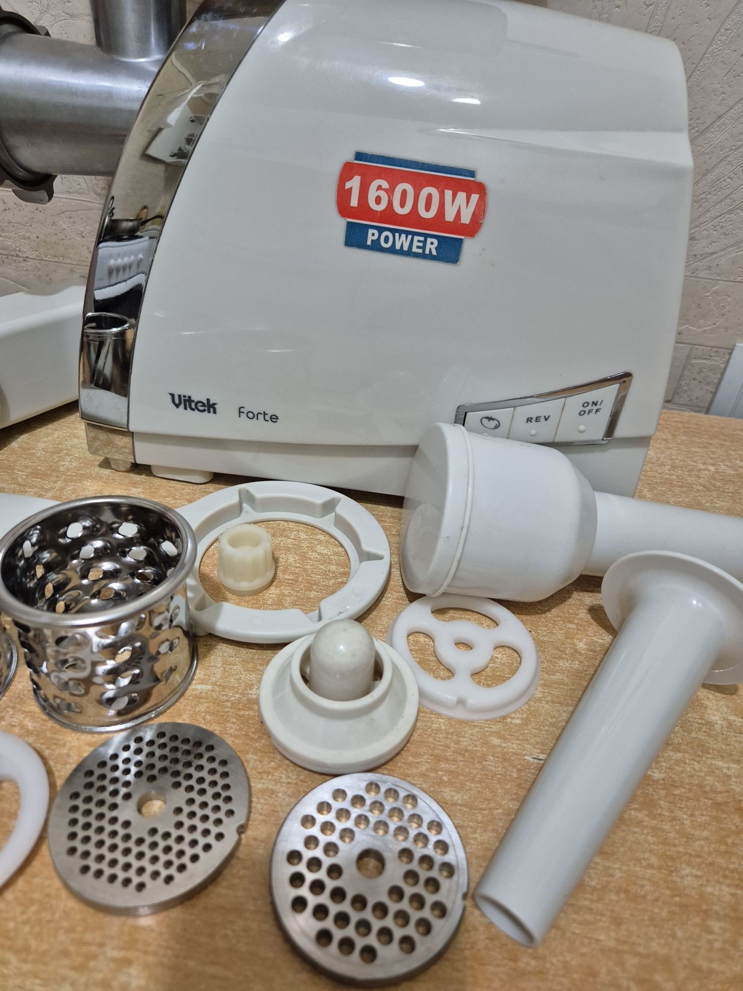 Мясорубка овощерезка VITEK VT-1671