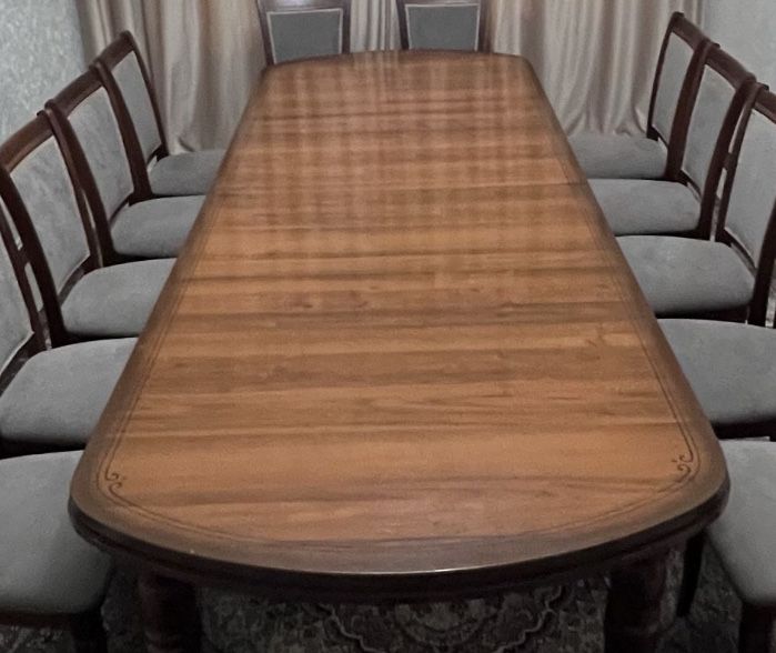 Стол сатылады залға