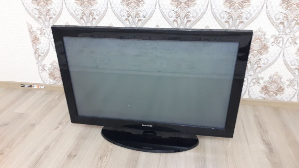 Продам Телевизор и компьютер на запчасти