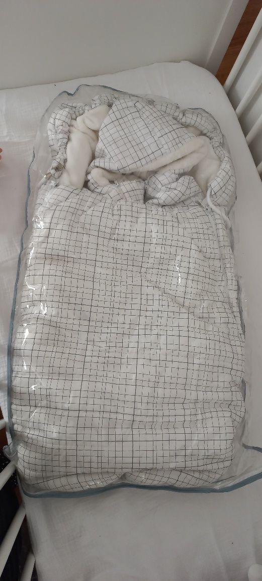 Комбинезон и конверт продам