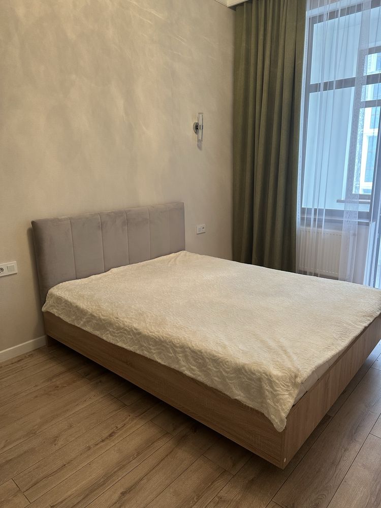 Продам двуспальную кровать