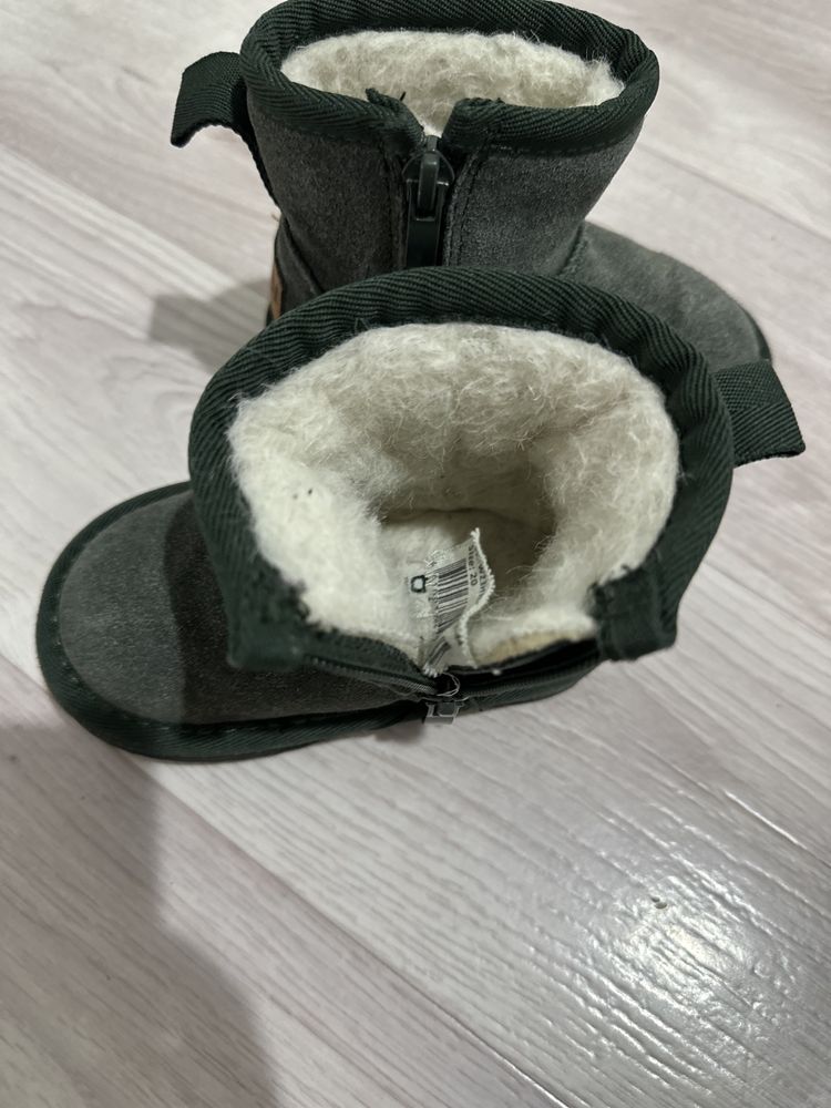 Продам угги детские