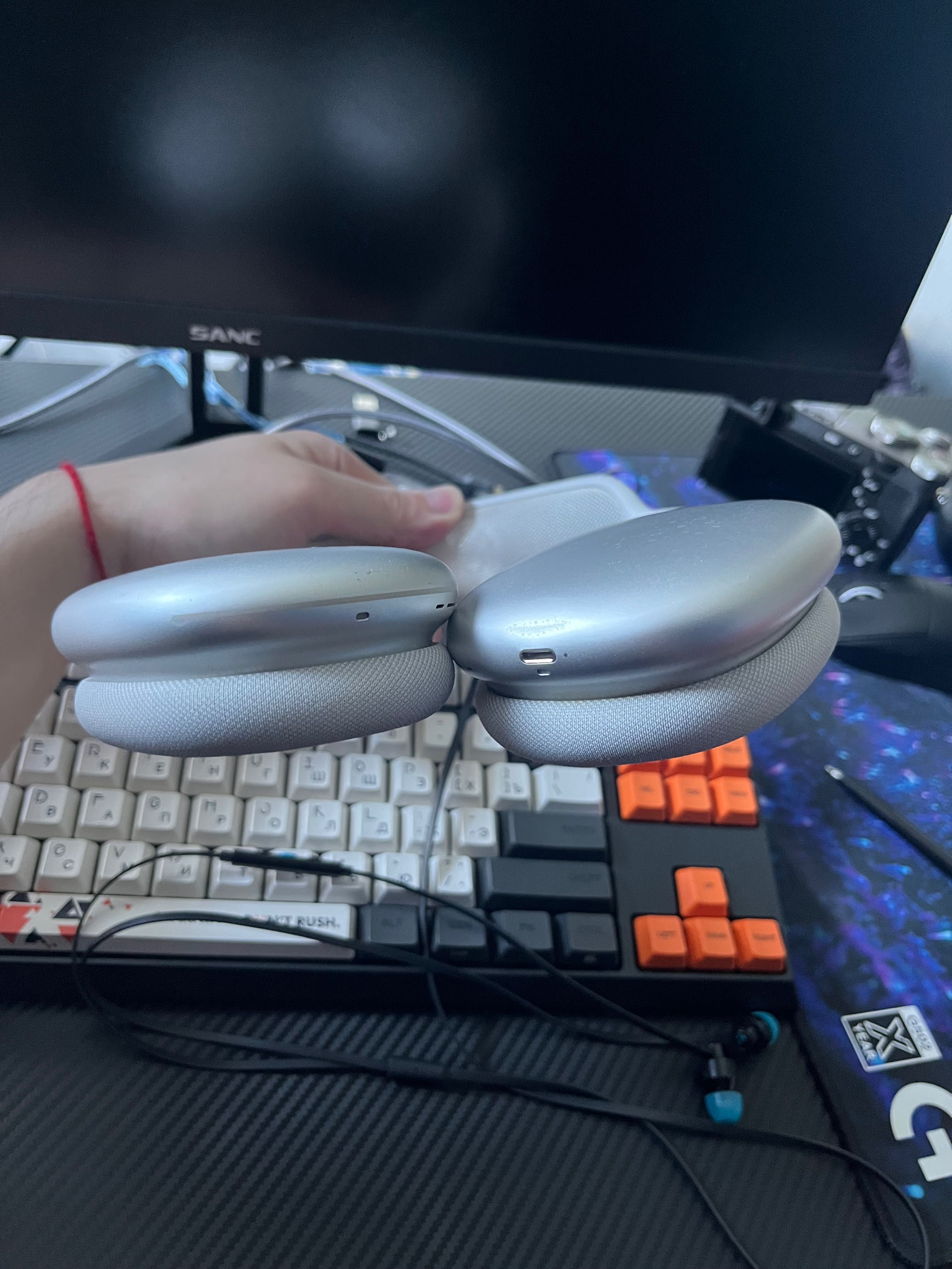 Air pods max белые оригинал