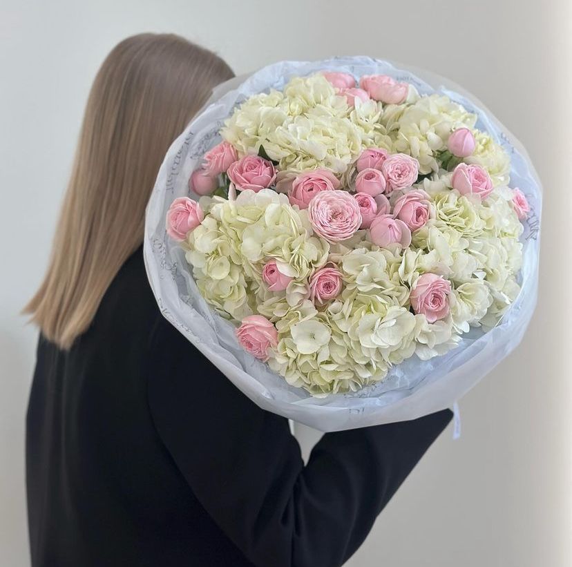 Пионы, розы, кустовые розы, пионовидные розы