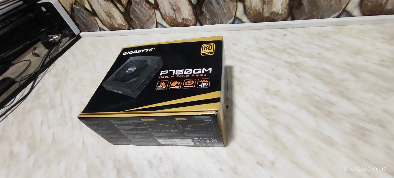 Новый, модульный блок питания 750W
