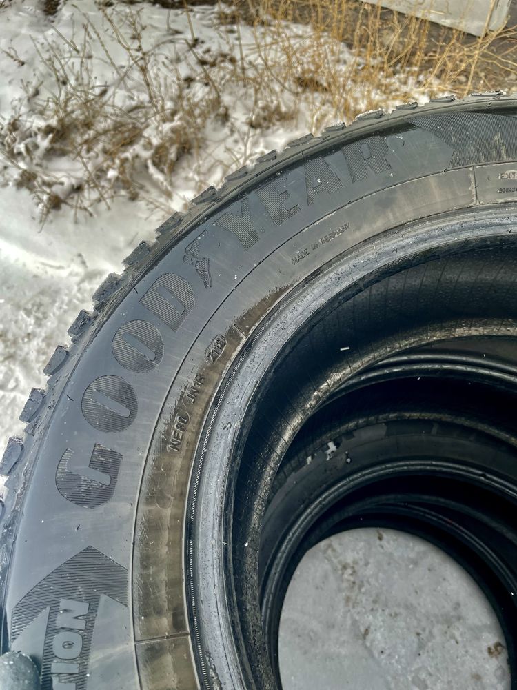 265/60 R18 комплект зимних шин