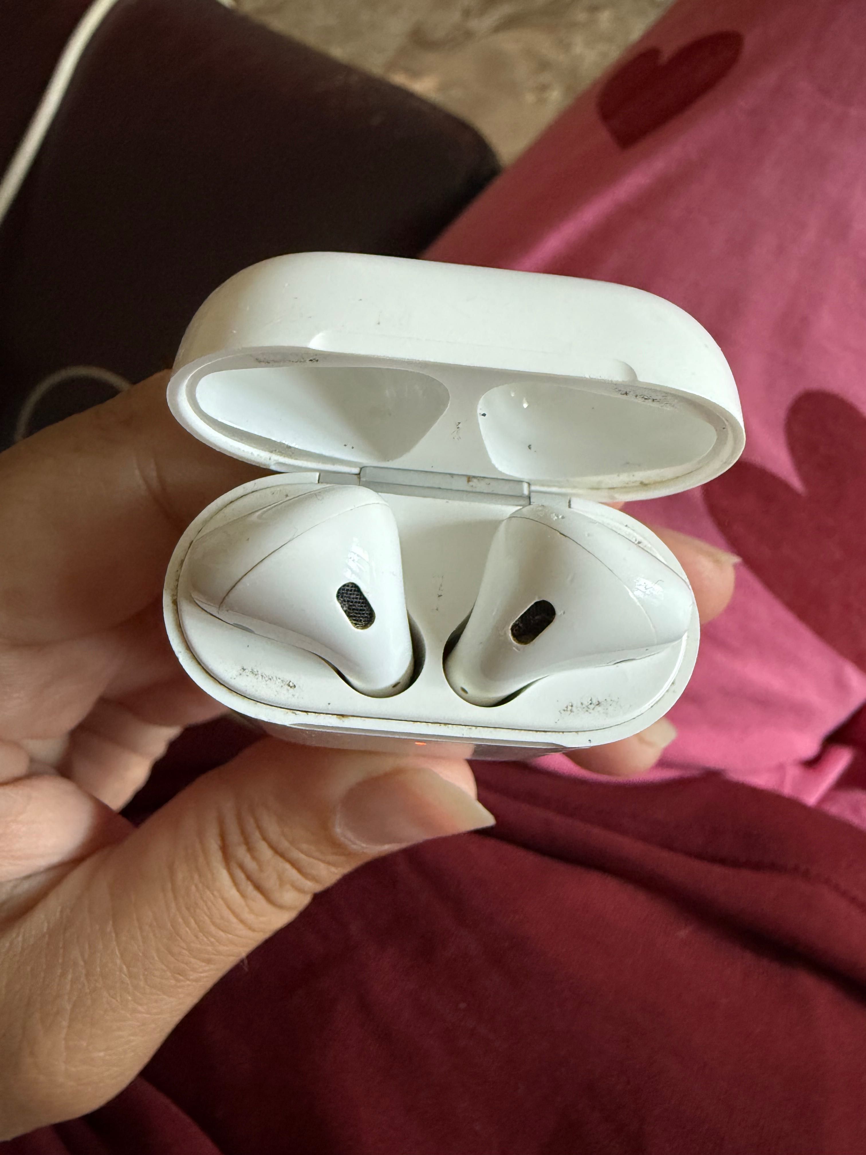 Продаю наушники оригинал Apple AirPods