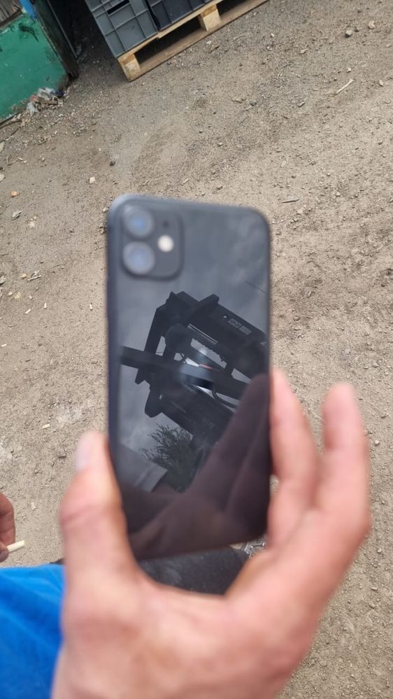 Продам Iphone 11