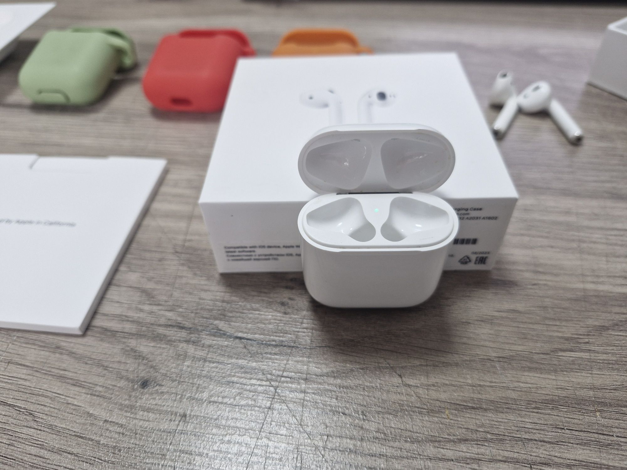 Кейс для зарядки Airpods 2
