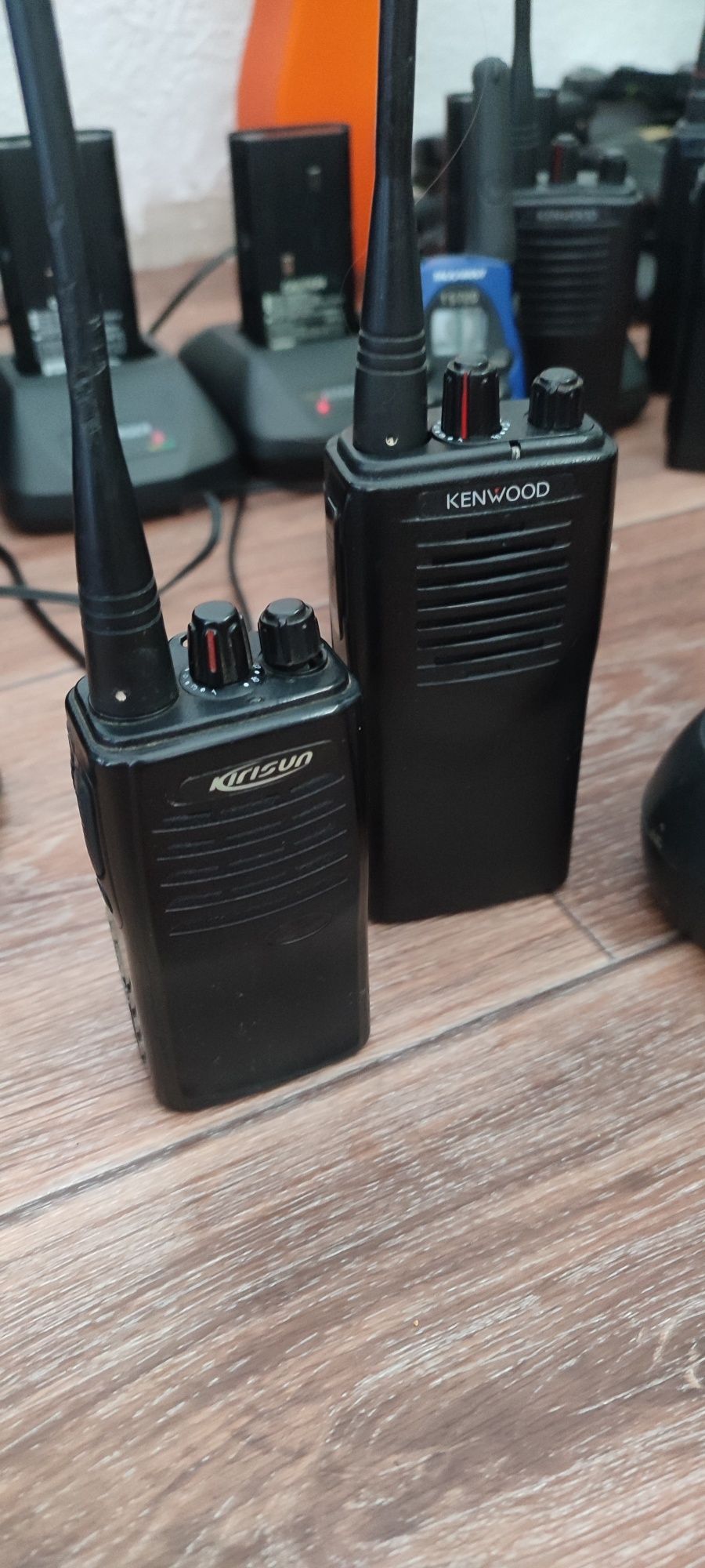 Радиостанции KENWOOD, MOTOROLA,KIRISUN (не Китай) зарядки для раций