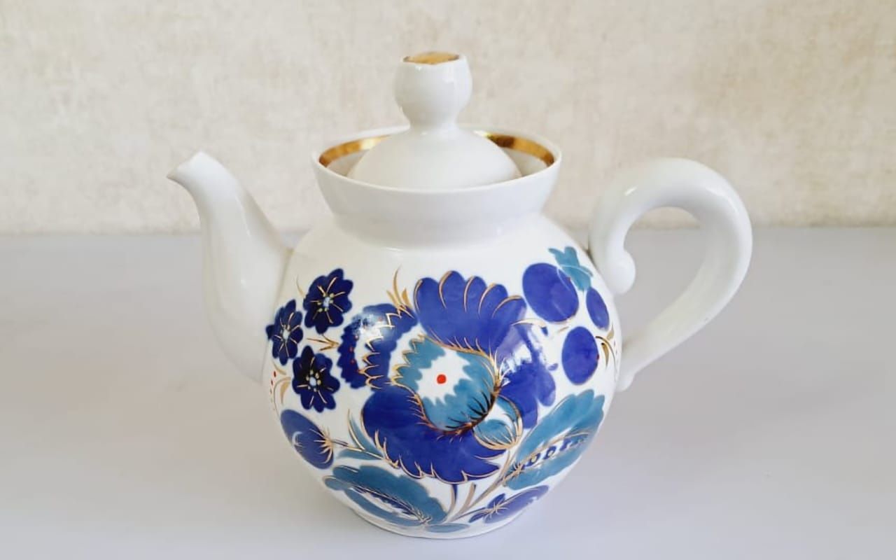 Фарфоровые чайники
