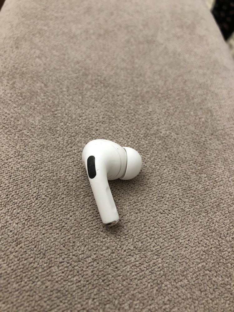 Правый наушник Airpods Pro