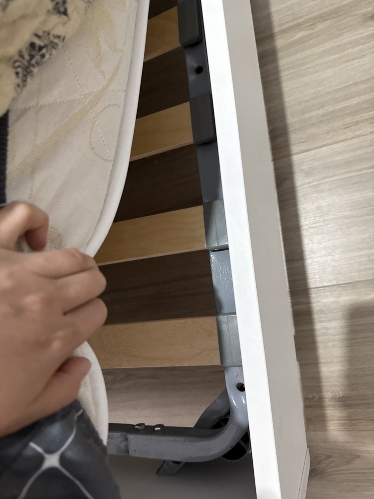 Продам кровать 160*200 ортопедическое основание с матрасом