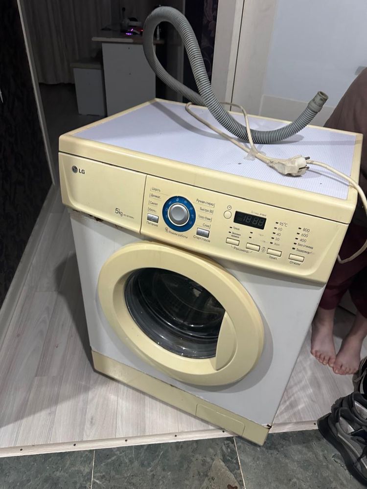 Продам рабочую машинку , на запчасти