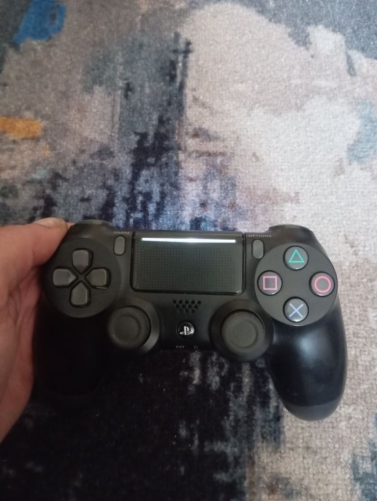 Продам геймпад на ps4 (новый)