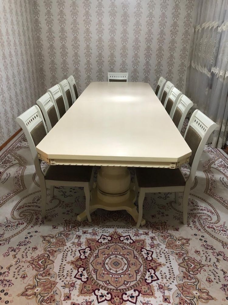 продам стол стулья и сервант + в подарок спальный гаритур