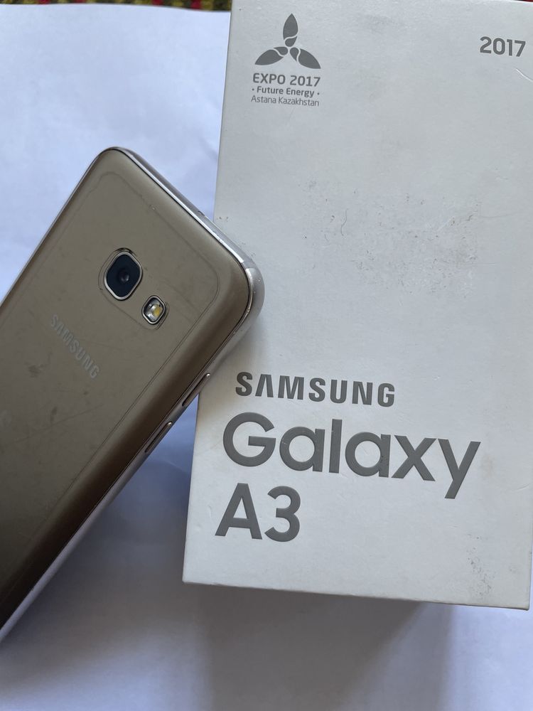Продам Смартфон самсунг А3