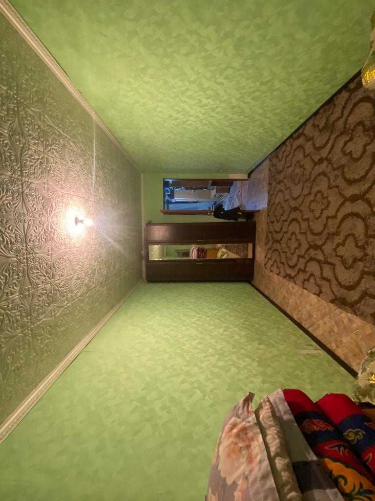 S  Продам 2-х ком на 6 мкр 4/5 этаж, не угловая