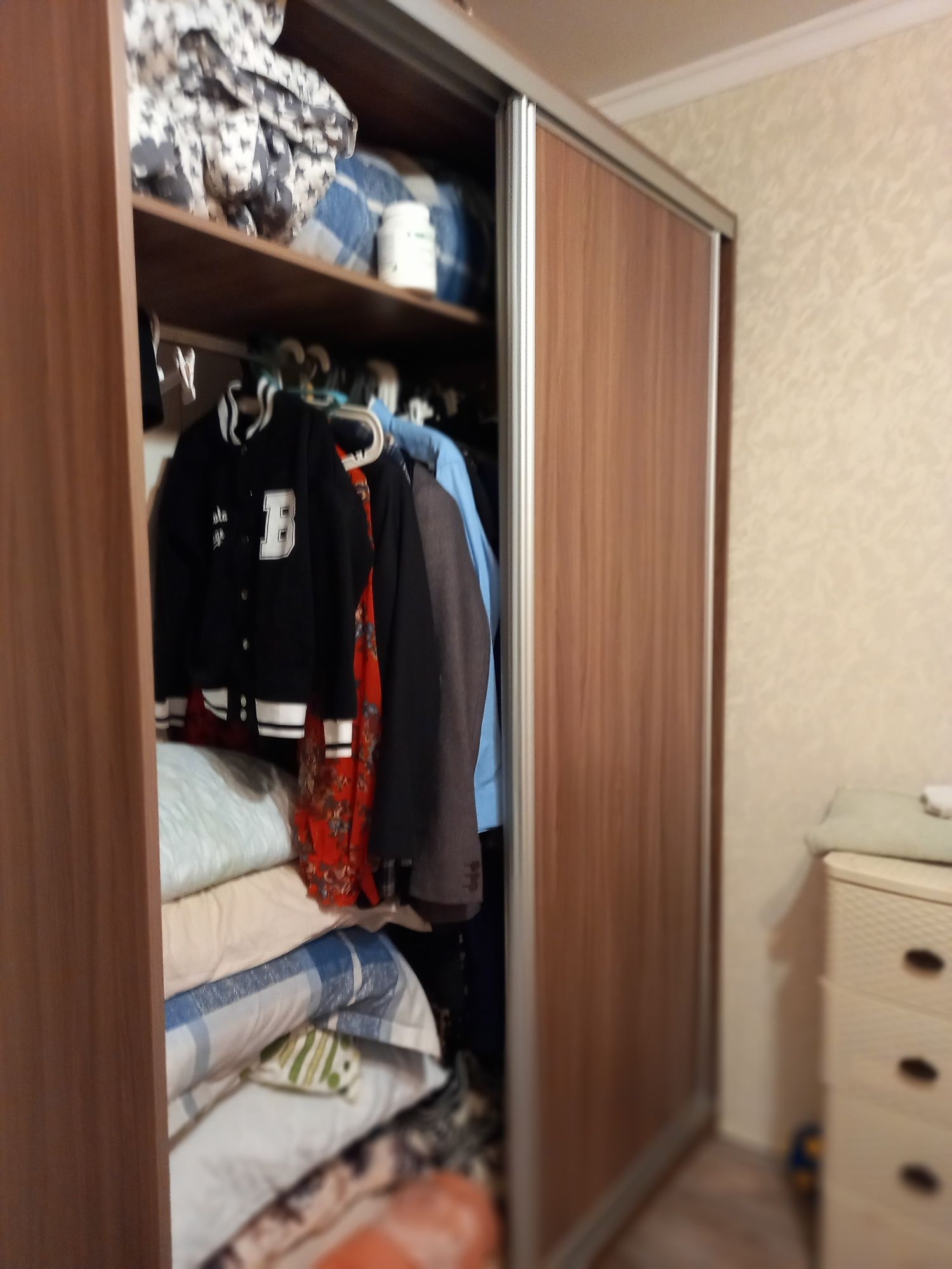 Срочно продам шкаф купе