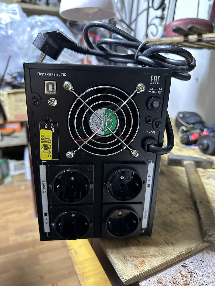 Источник бесперебойного питания SVC V-3000-F-LCD 1800BT