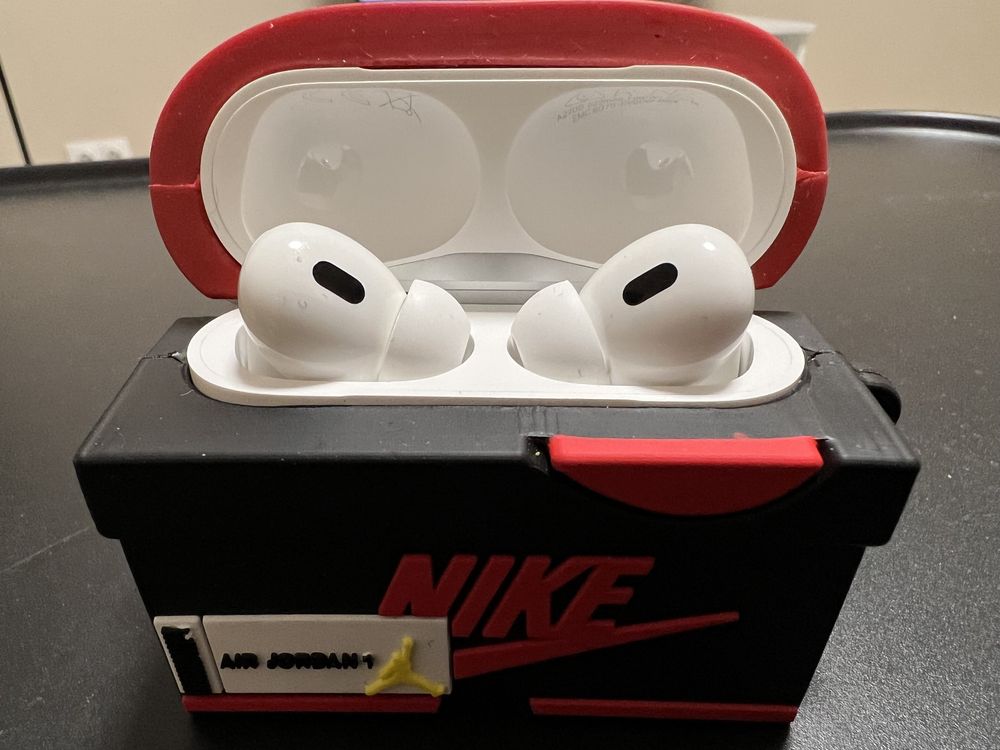 Чехол-кроссовок на наушники Airpods Pro / Airpods Pro 2