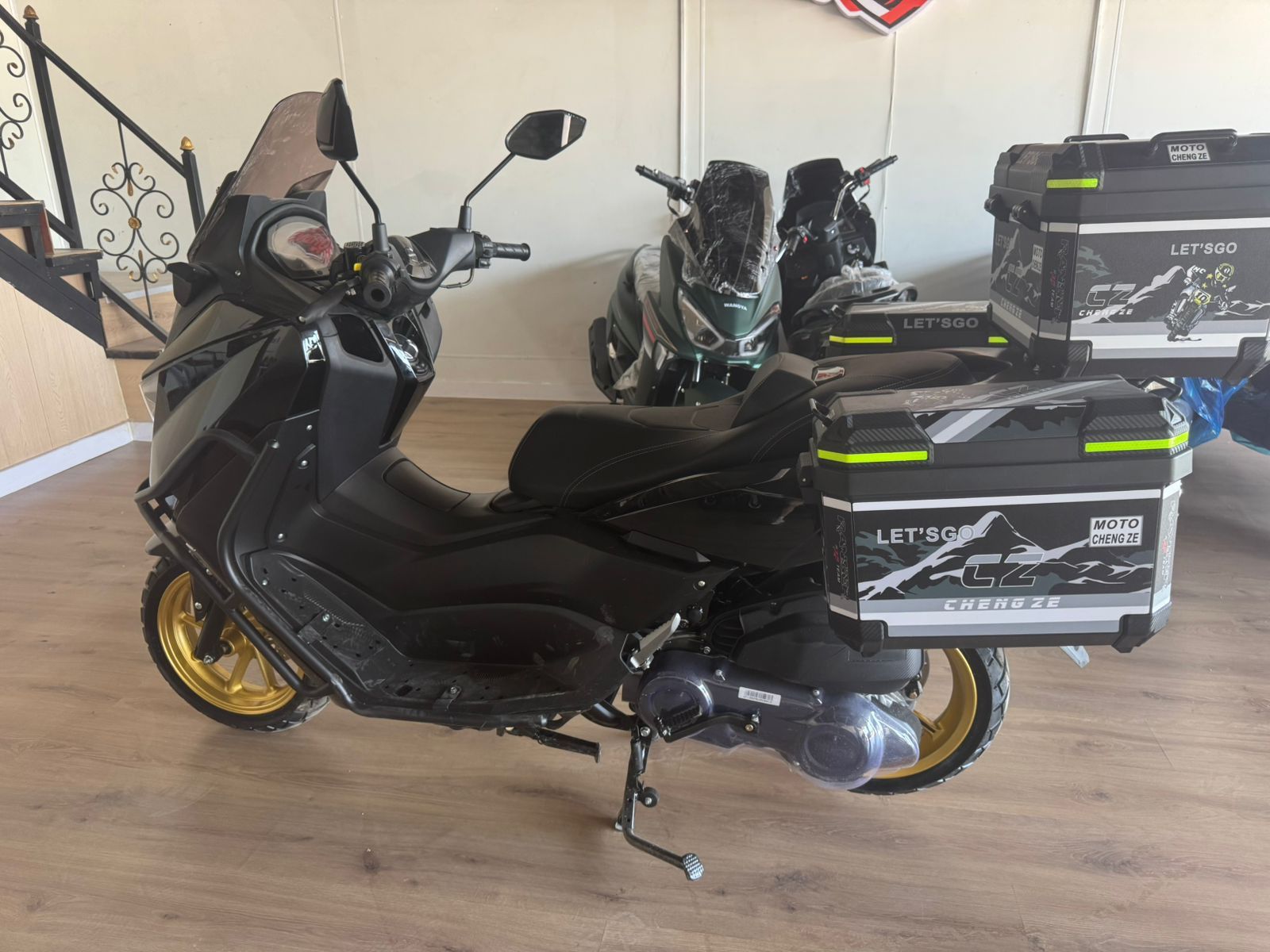 Продам скутер оптом и в розницу Maxi M Max Maxi N Maxi Самурай