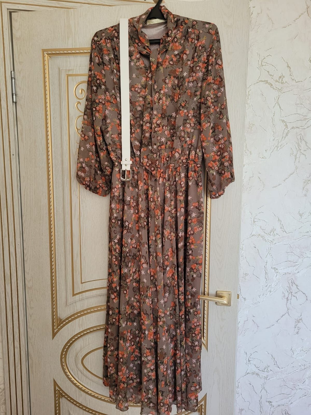 Продам женские платье 6000т