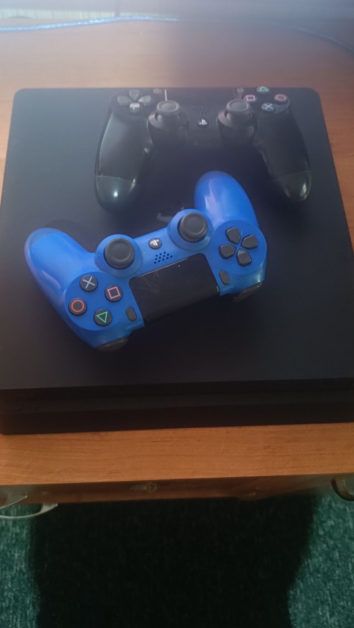 Игровая консоль PS4