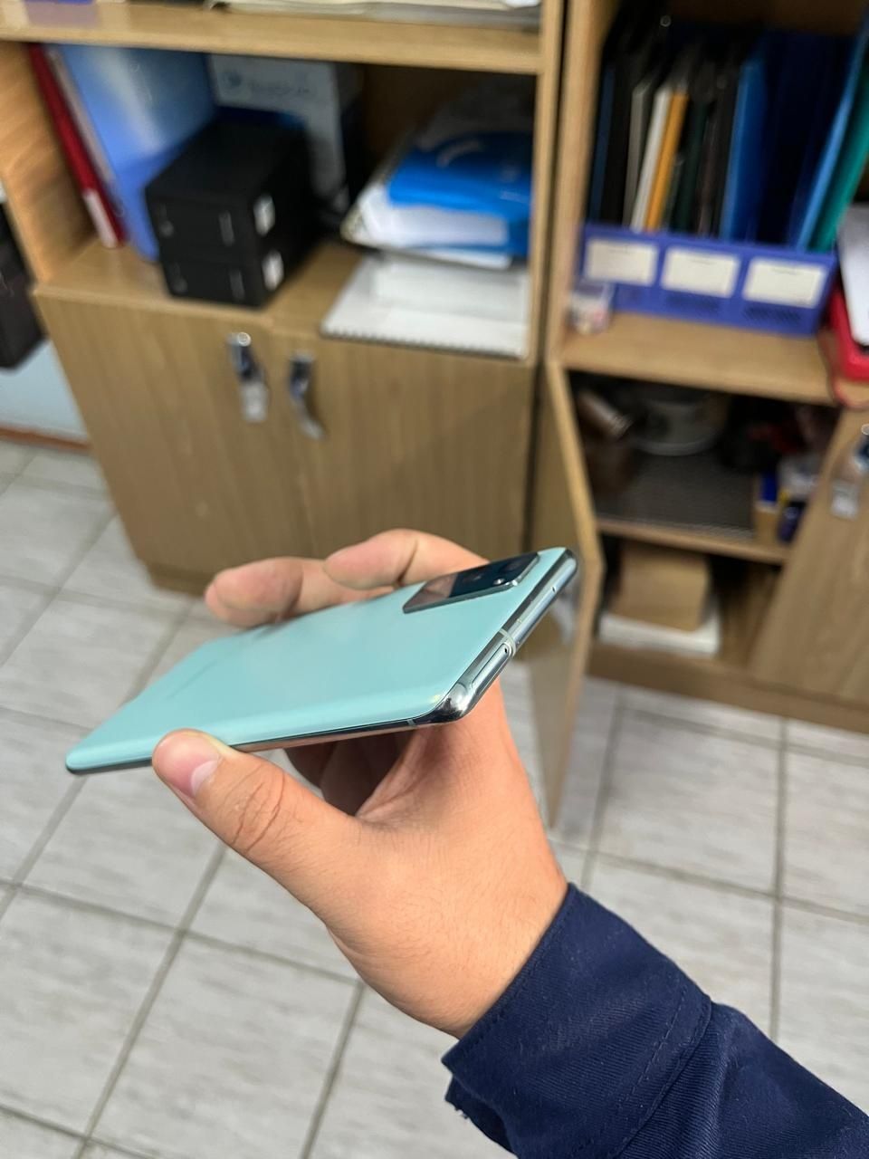 Продам Samsung S20 fe в отличном состоянии. Всё работает 2симки.