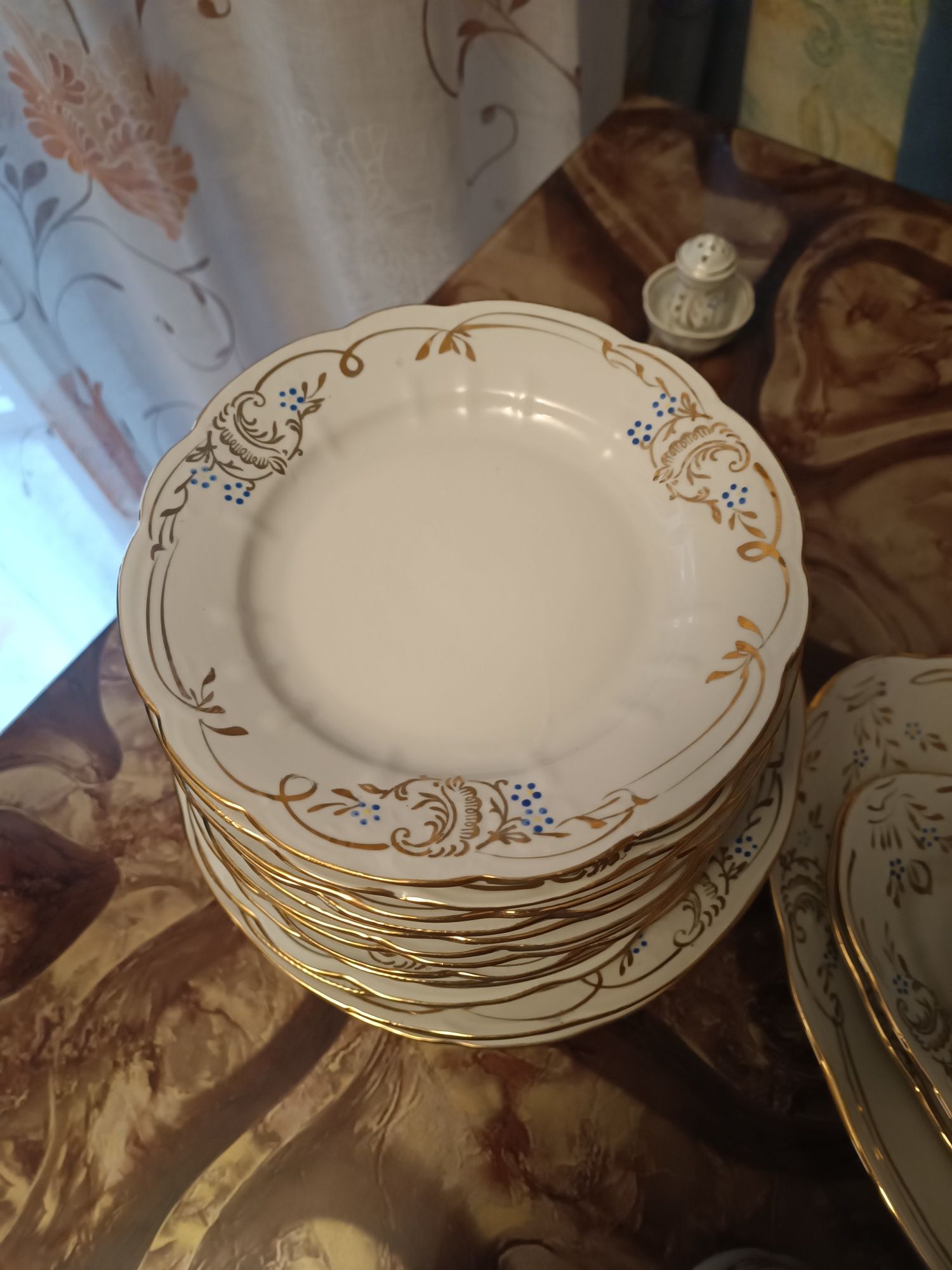 Продам столовый сервиз