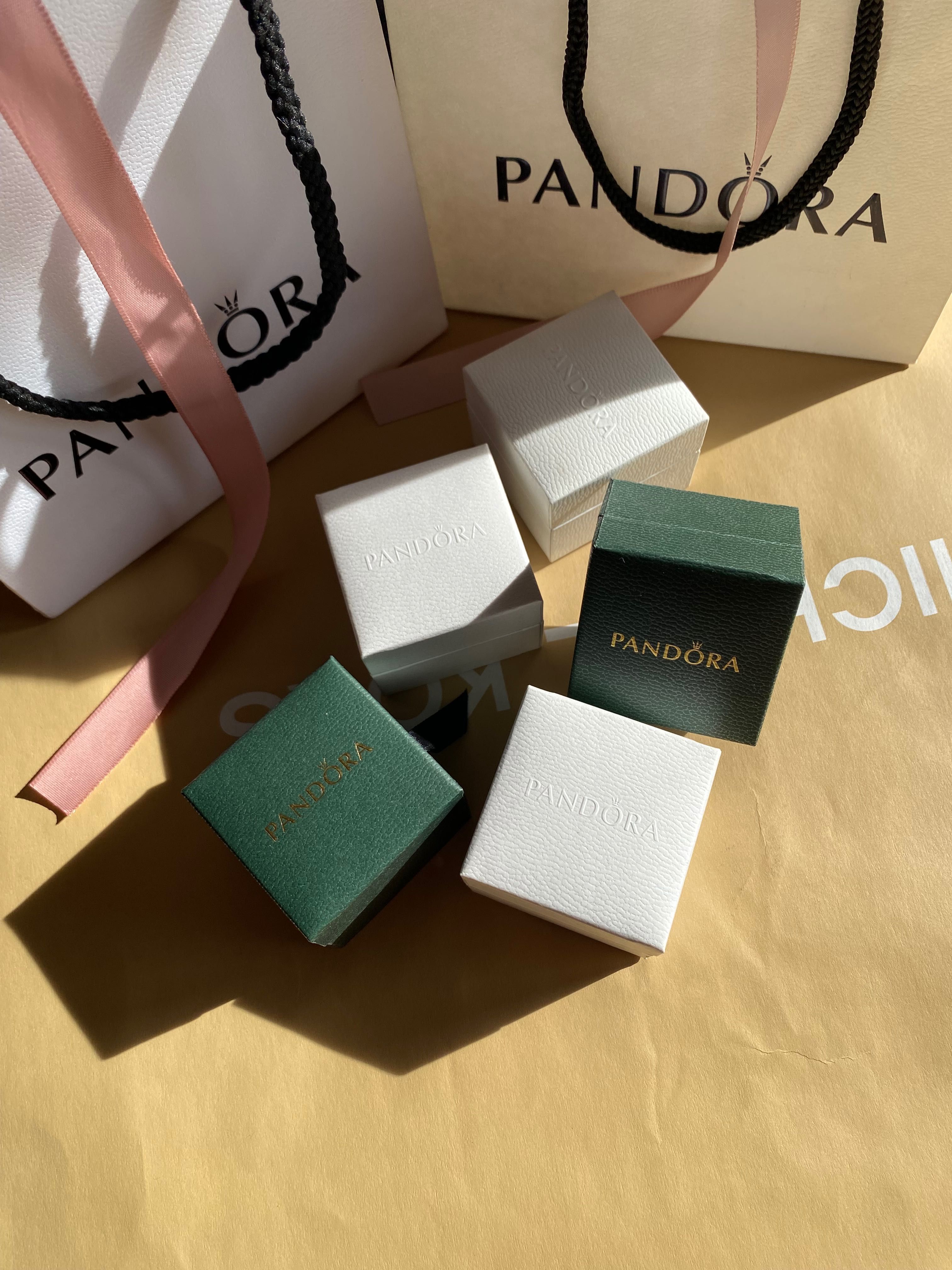 Коробка оригинал белая/зеленая от Pandora