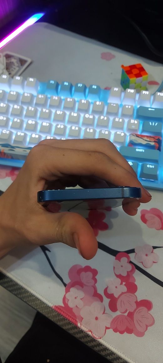 Продам iPhone 12