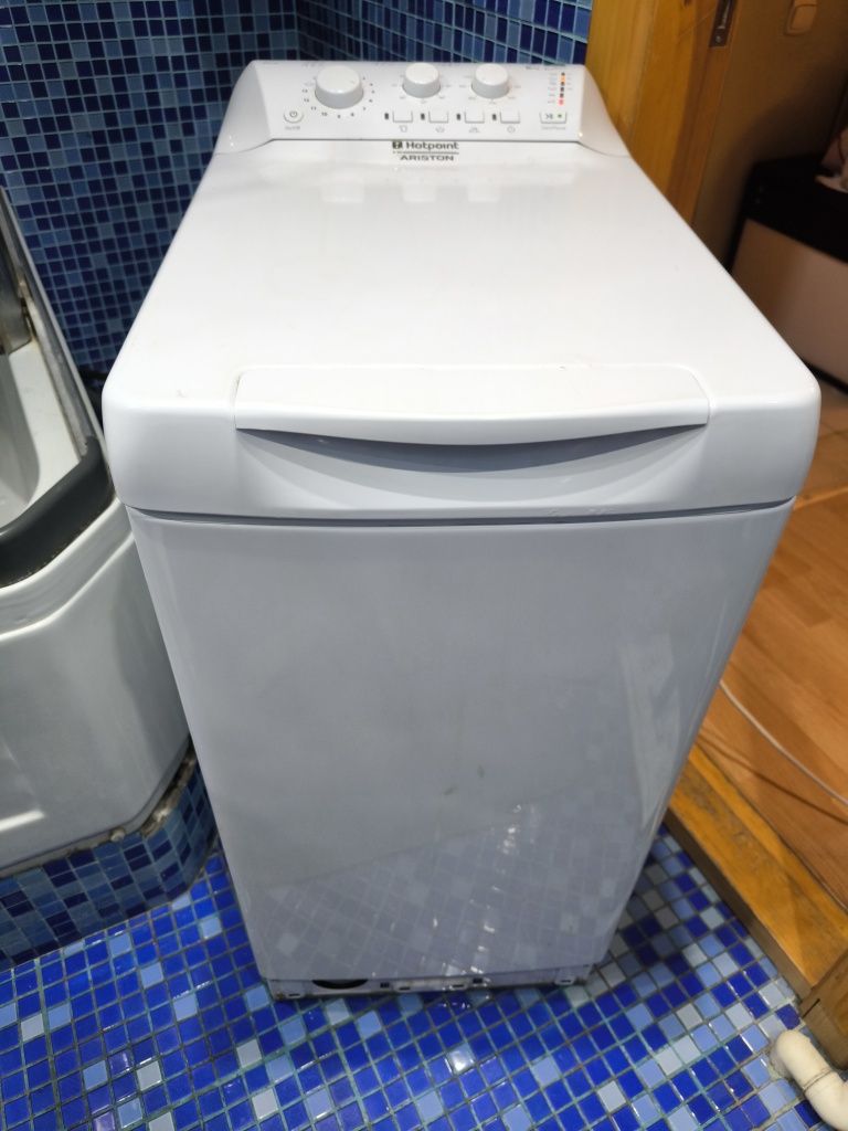Продам вертикальную стиральную машинку Ariston
