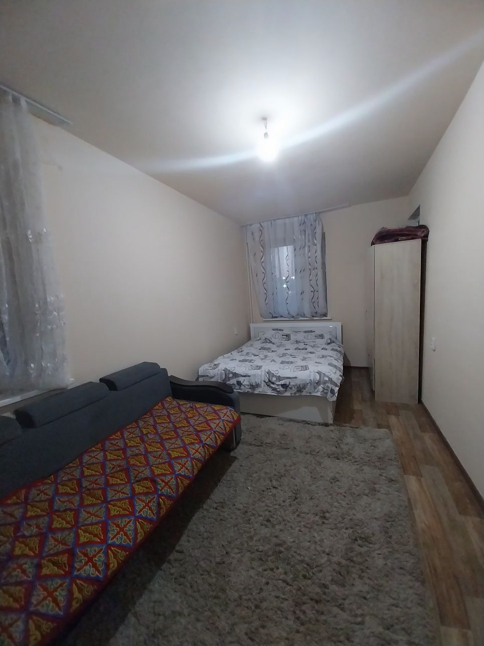Сдам 1 комнатную квартиру на 2 эт в мкр Нурсат по суточно упакованная
