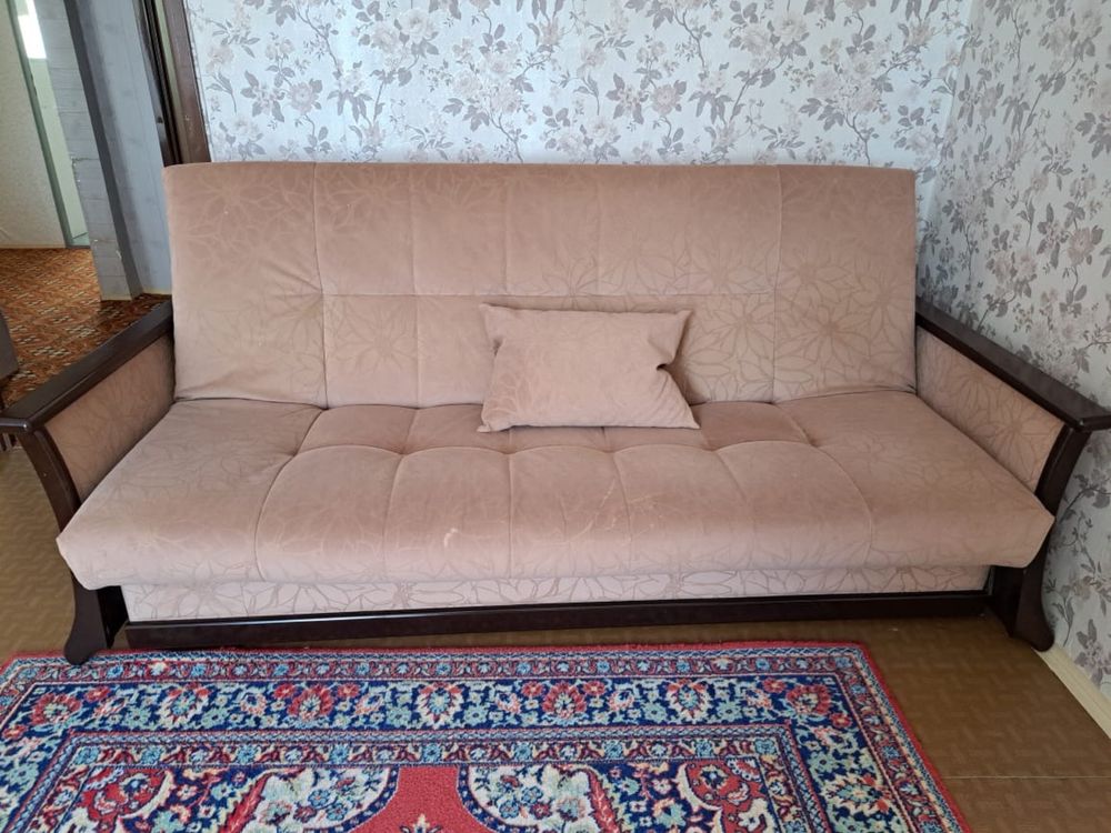 Продаются диван и кресла