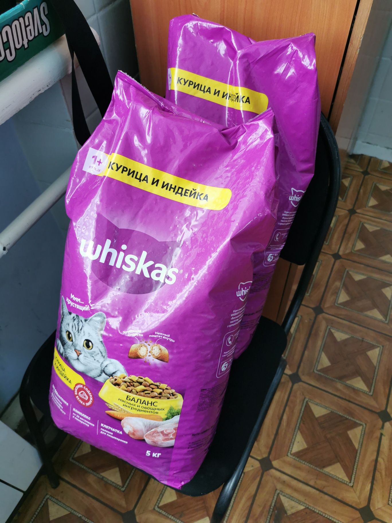 Продам корм для кошек 5кг Вискас