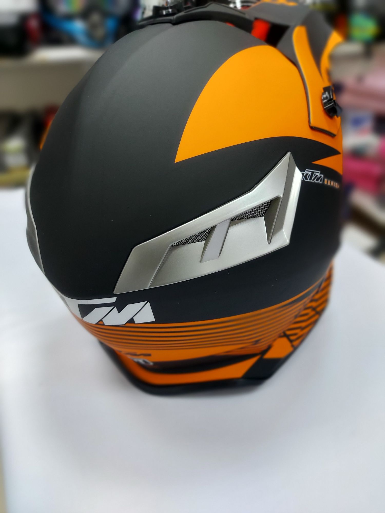Новые крутые каски KTM, мотошлемы