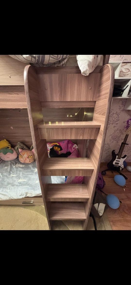 Двухъярусная кровать