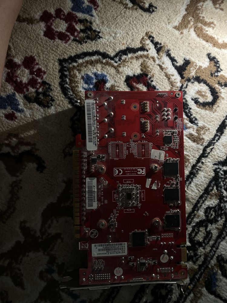Хорошая видеокарта на гигабайт GDDR5 на 1 гигабайт