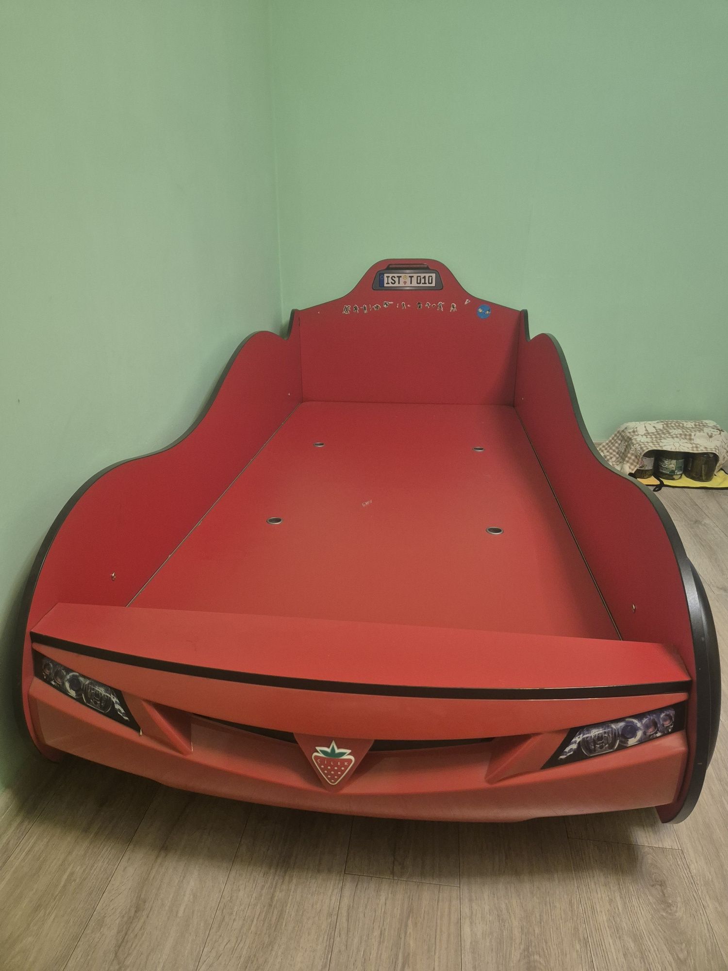 Продам детский шкаф для вещей, детскую кровать машинку, кондиционер.