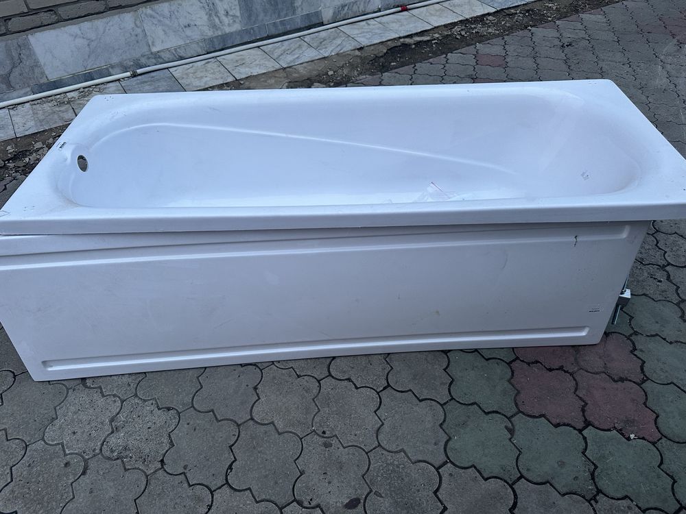 Продам акриловую ванну