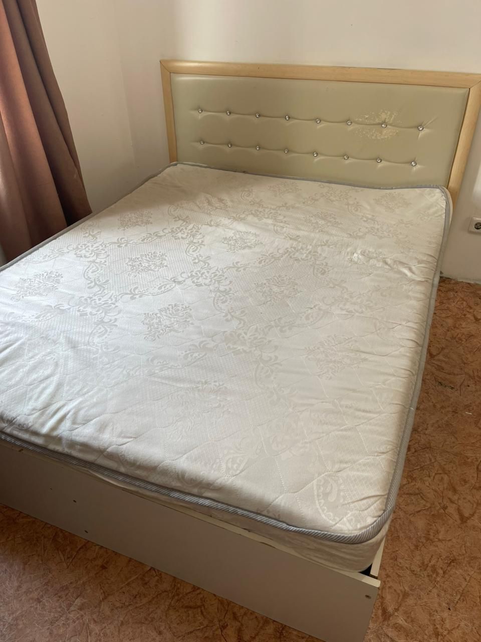 Продаю матрас в хорошом состояние