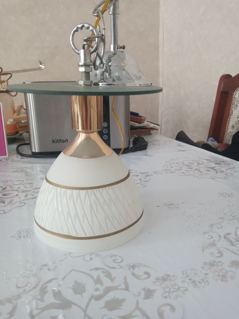 Продам  люстру..
