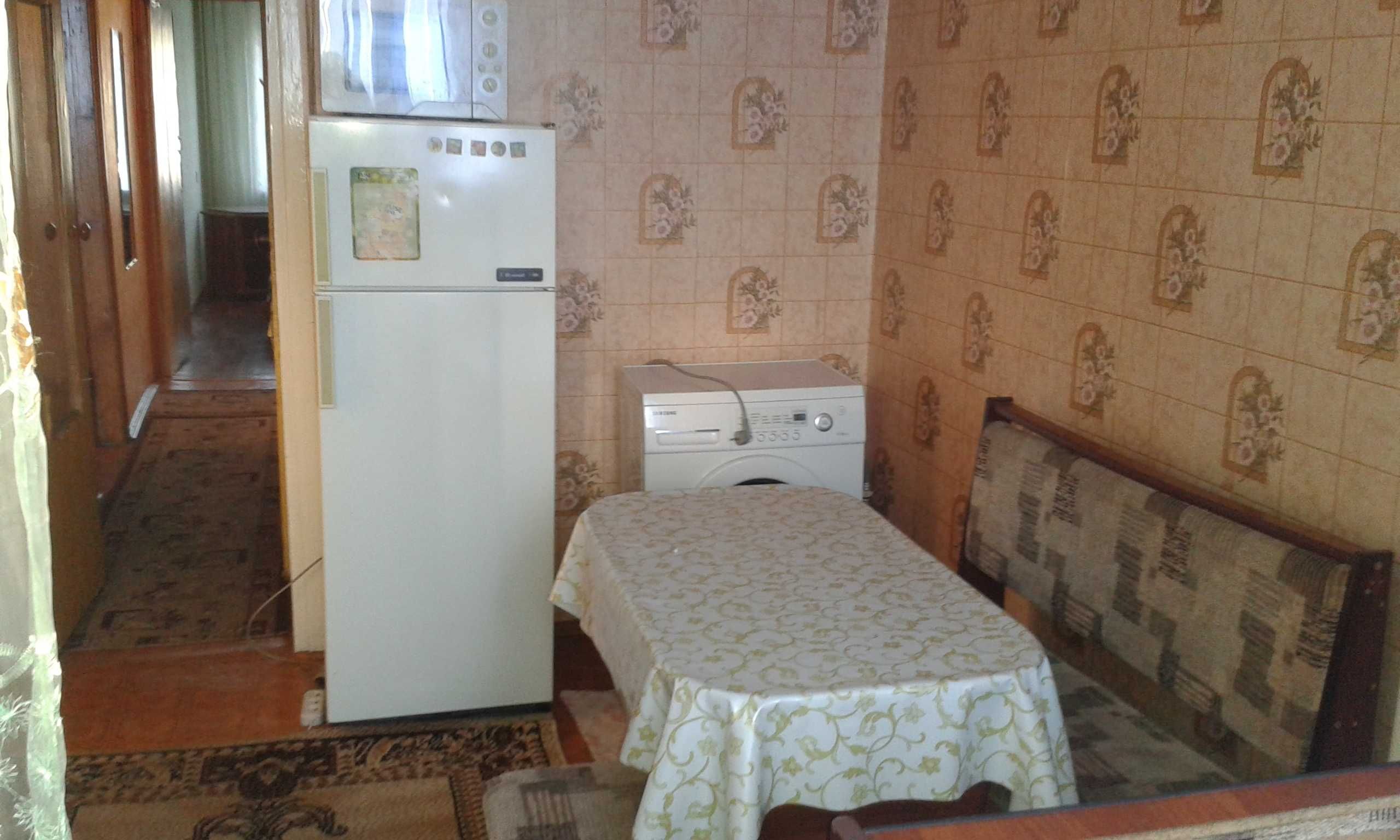 Сдам одну и двух комнатную квартиру в 15 -16 мик-оне. Без посредников.