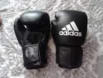 Боксерские перчатки Adidas