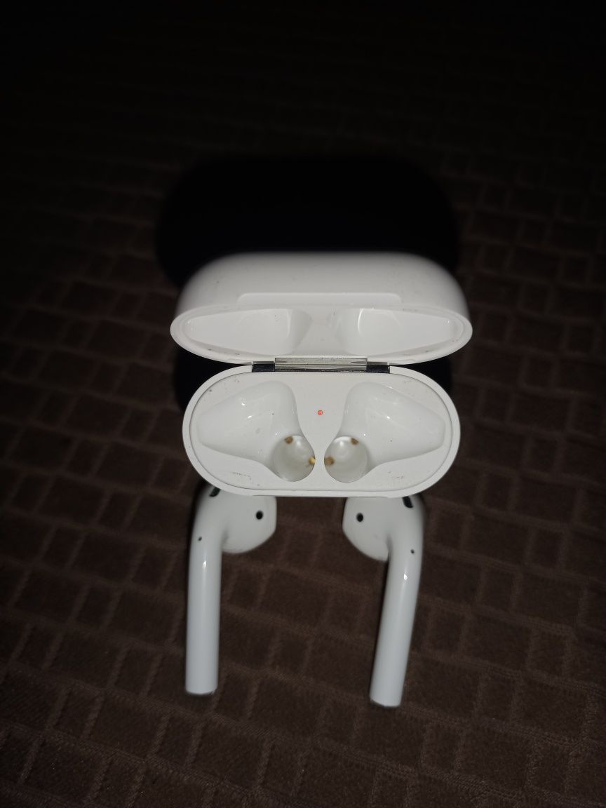 Продам airpods iPhone original в хорошем состояние