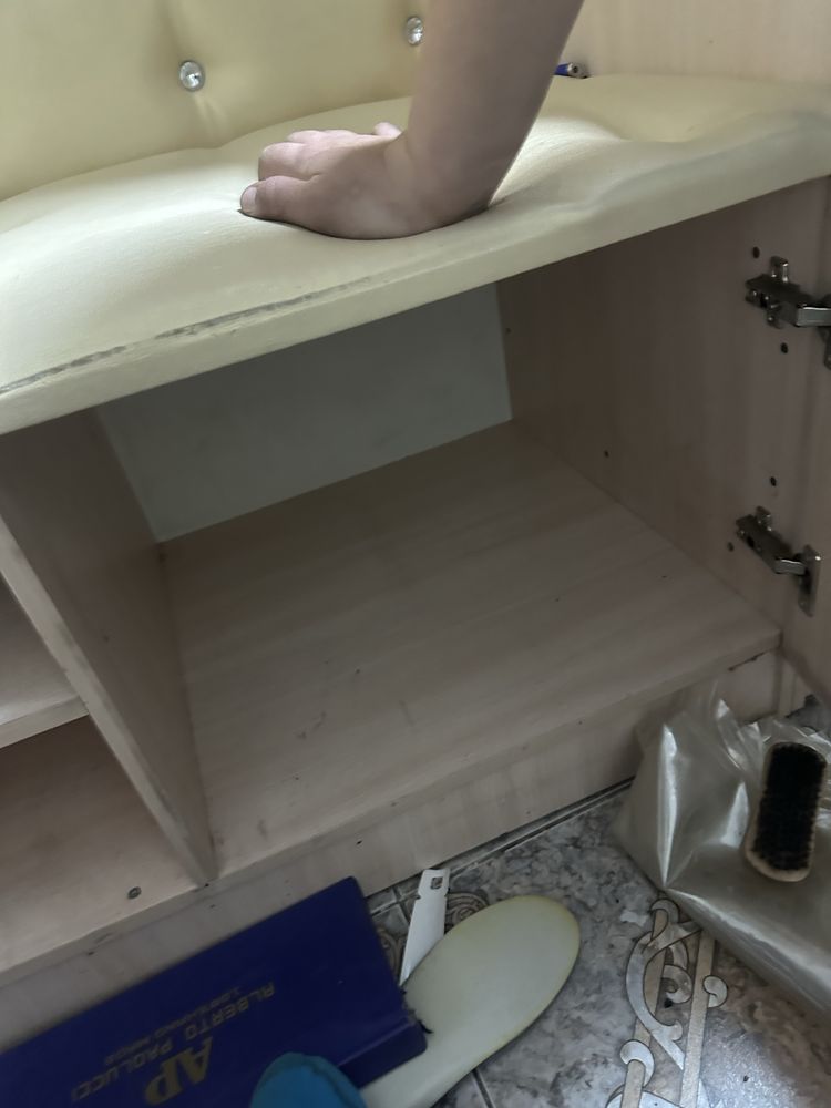Шкаф для прихожкий в хорошем состояний