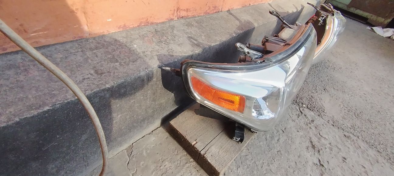 Фары на land Cruiser 200